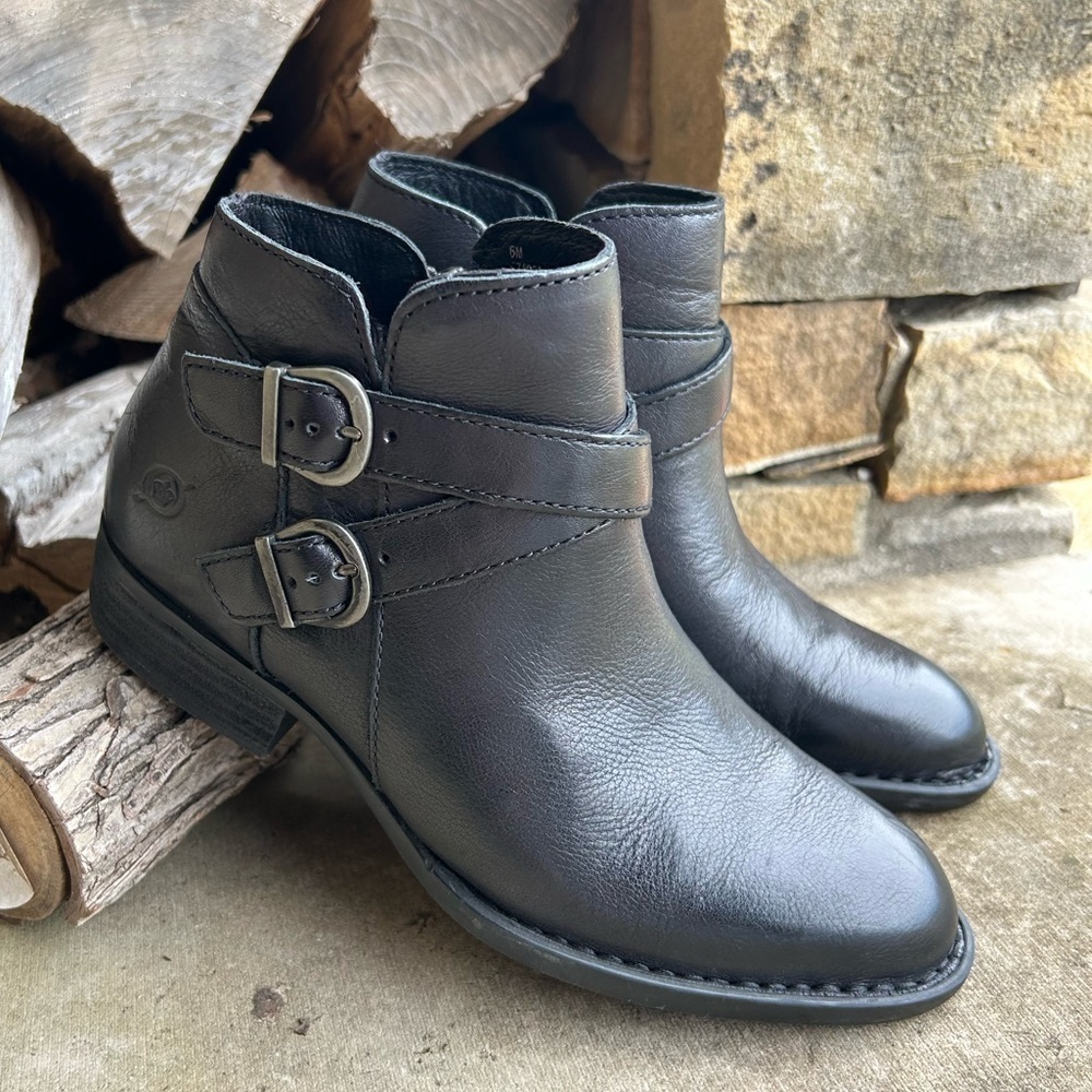 Born Ozark leather black ankle elegant booties w/dual buckle closure NWT Sz-6. I - Picture 2 of 11